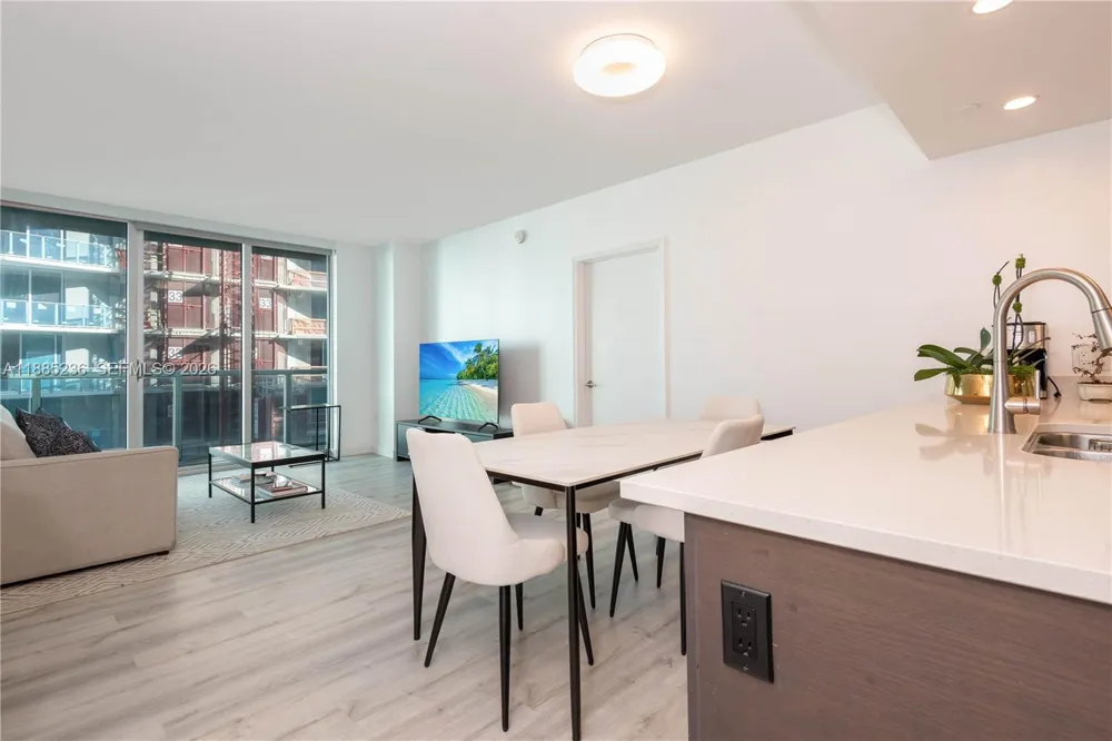 55 SE 6th St #3403 Miami, FL 33131