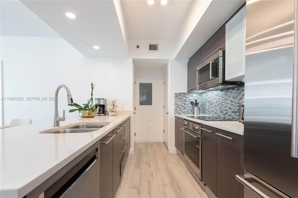 55 SE 6th St #3403 Miami, FL 33131