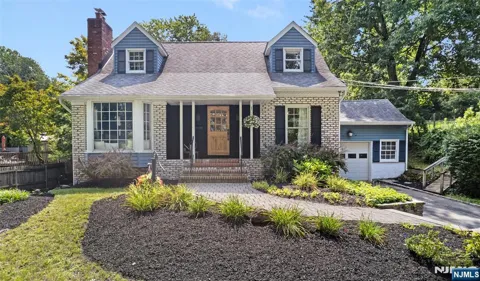 32 Foothill Drive