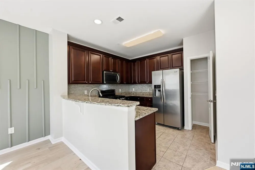 11 Wesmont Drive Wood Ridge, NJ 07075