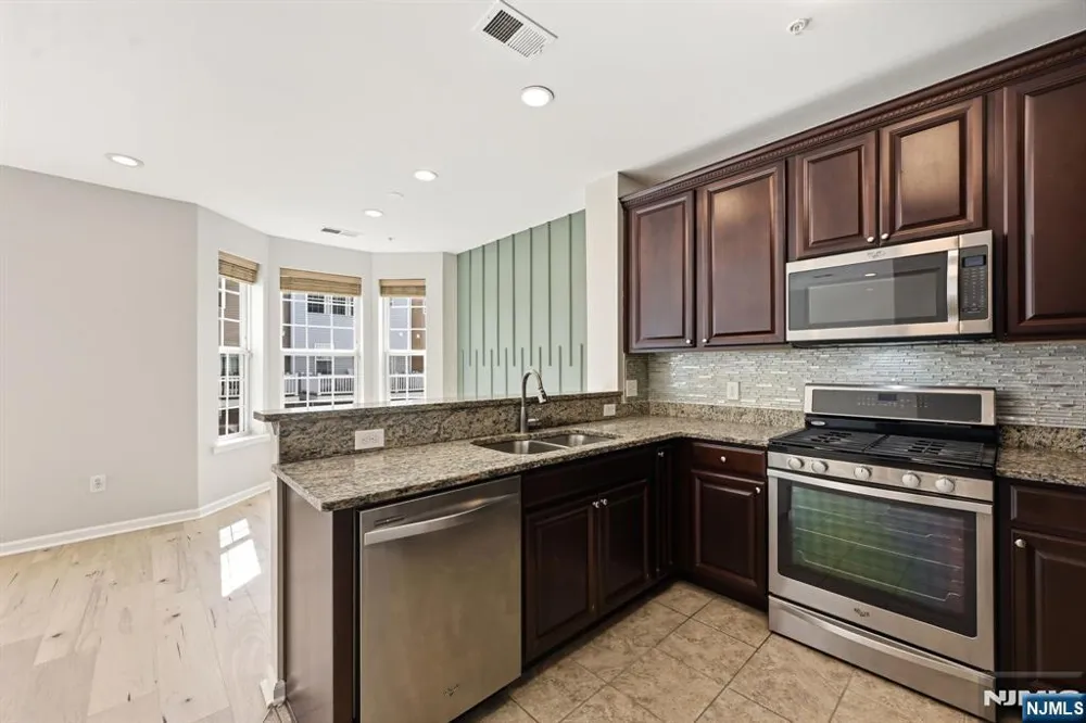 11 Wesmont Drive Wood Ridge, NJ 07075