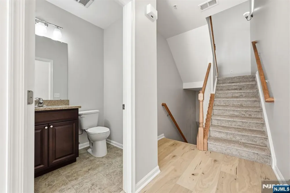 11 Wesmont Drive Wood Ridge, NJ 07075