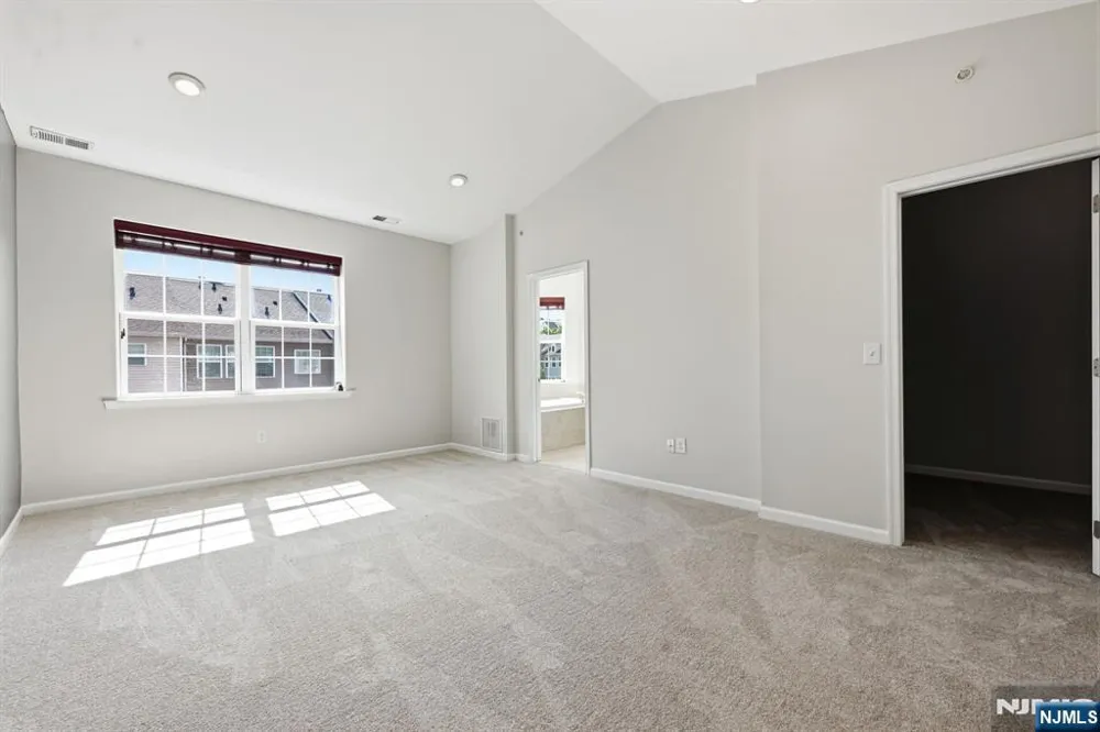 11 Wesmont Drive Wood Ridge, NJ 07075