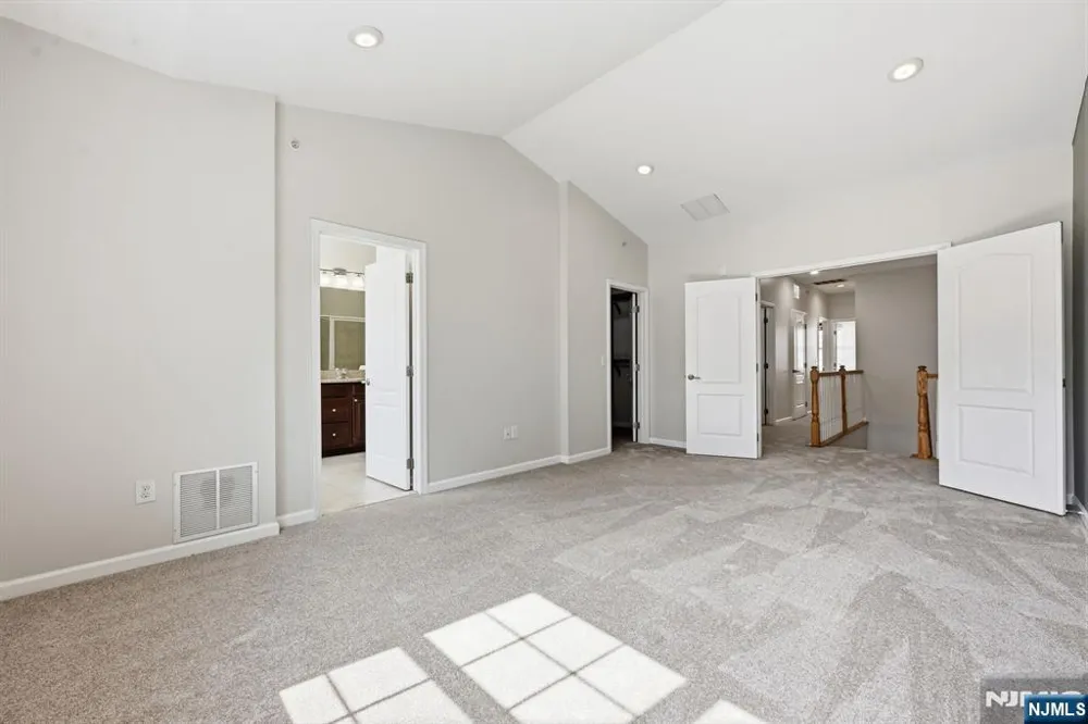 11 Wesmont Drive Wood Ridge, NJ 07075