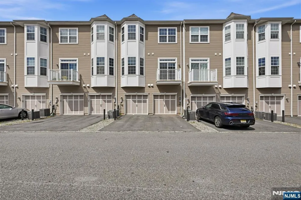 11 Wesmont Drive Wood Ridge, NJ 07075