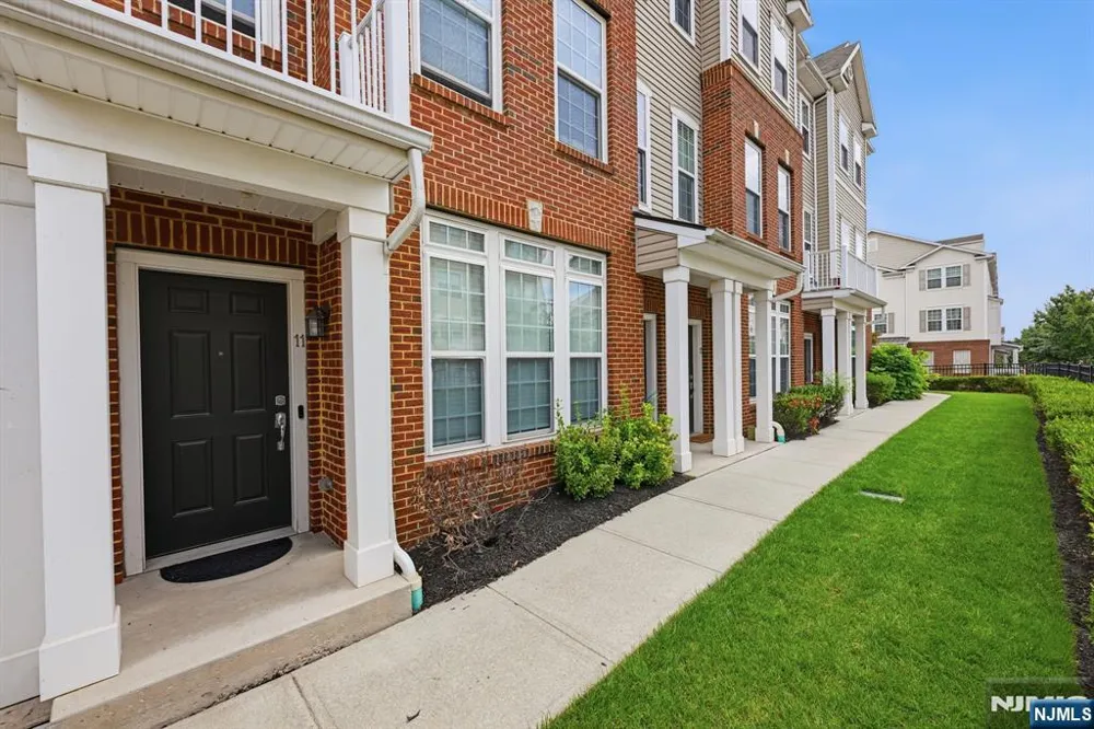 11 Wesmont Drive Wood Ridge, NJ 07075