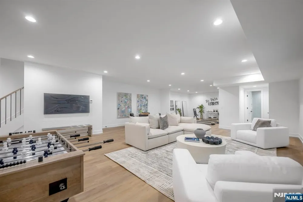 15 Feldman Court Paramus, NJ 07652