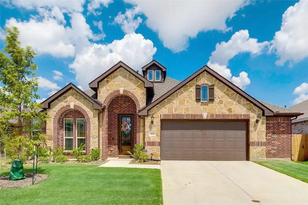 913 Foxglove Drive Little Elm, TX 75068