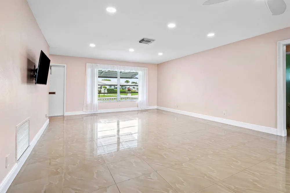 106 NW 10th Court Boynton Beach, FL 33426