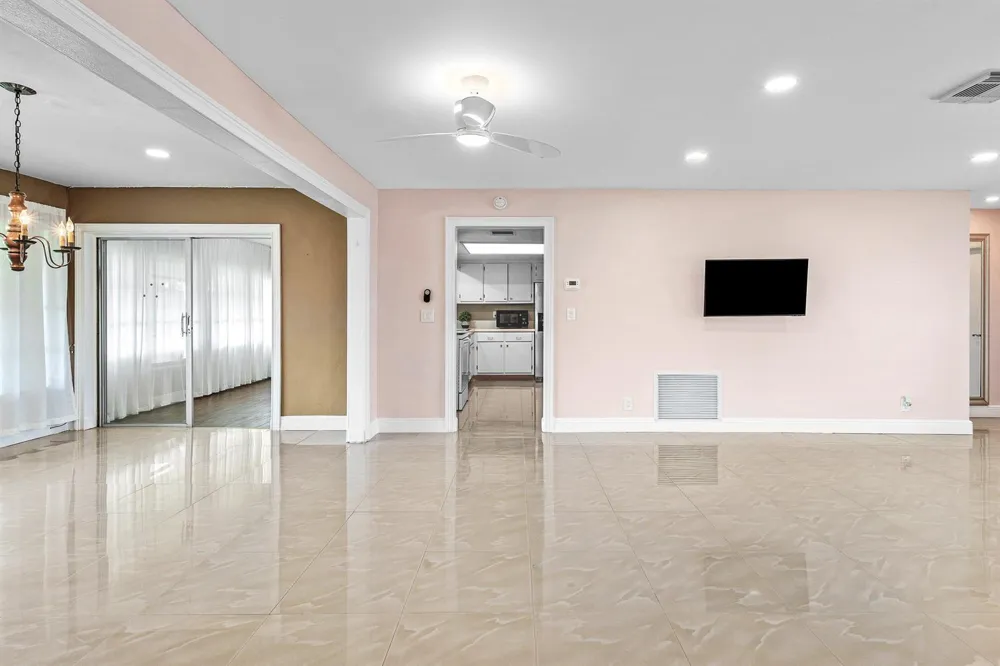 106 NW 10th Court Boynton Beach, FL 33426