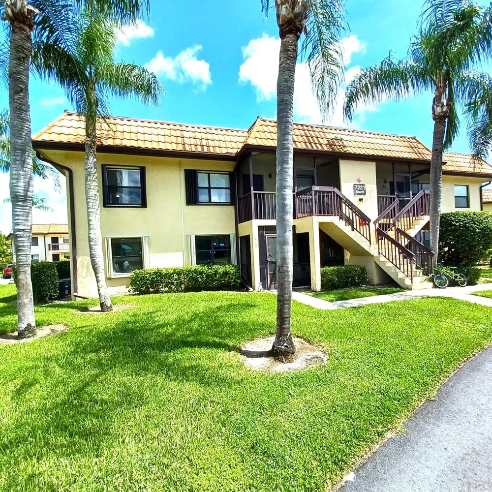 7221 Golf Colony Court #102 Lake Worth, FL 33467