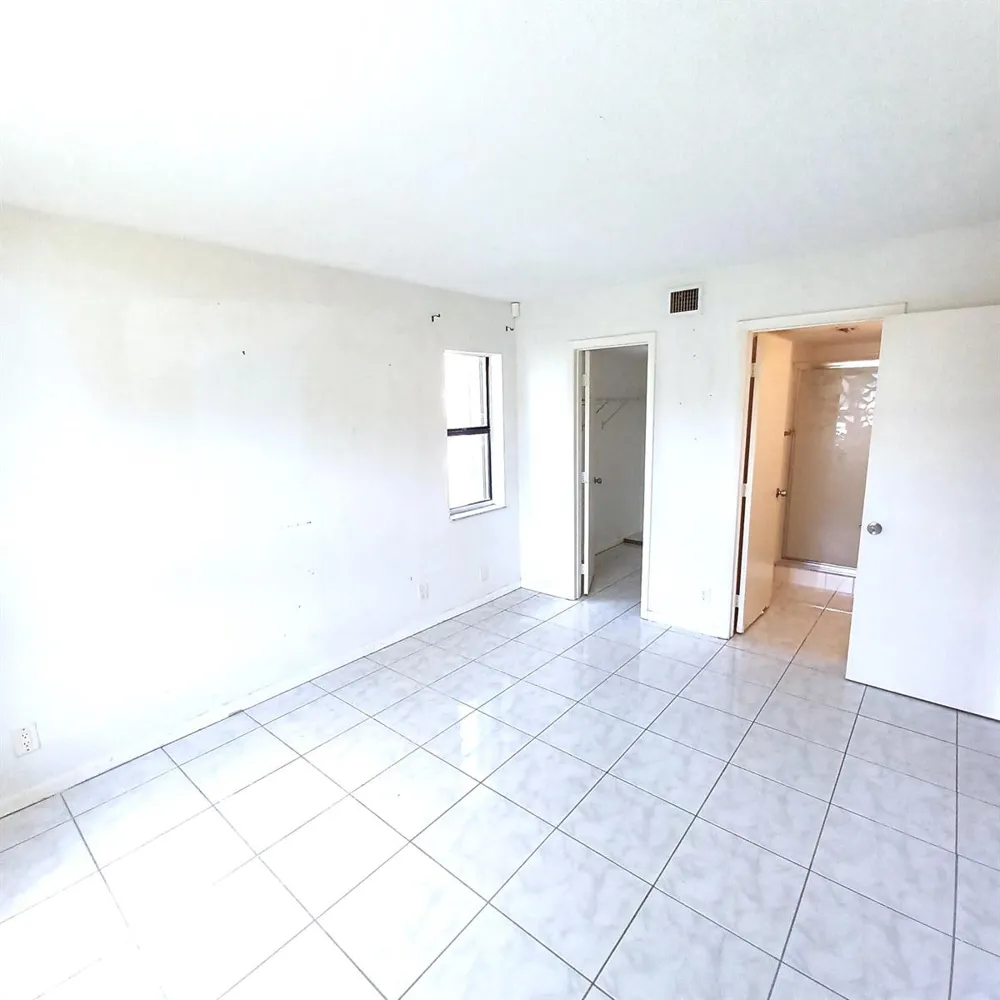 7221 Golf Colony Court #102 Lake Worth, FL 33467