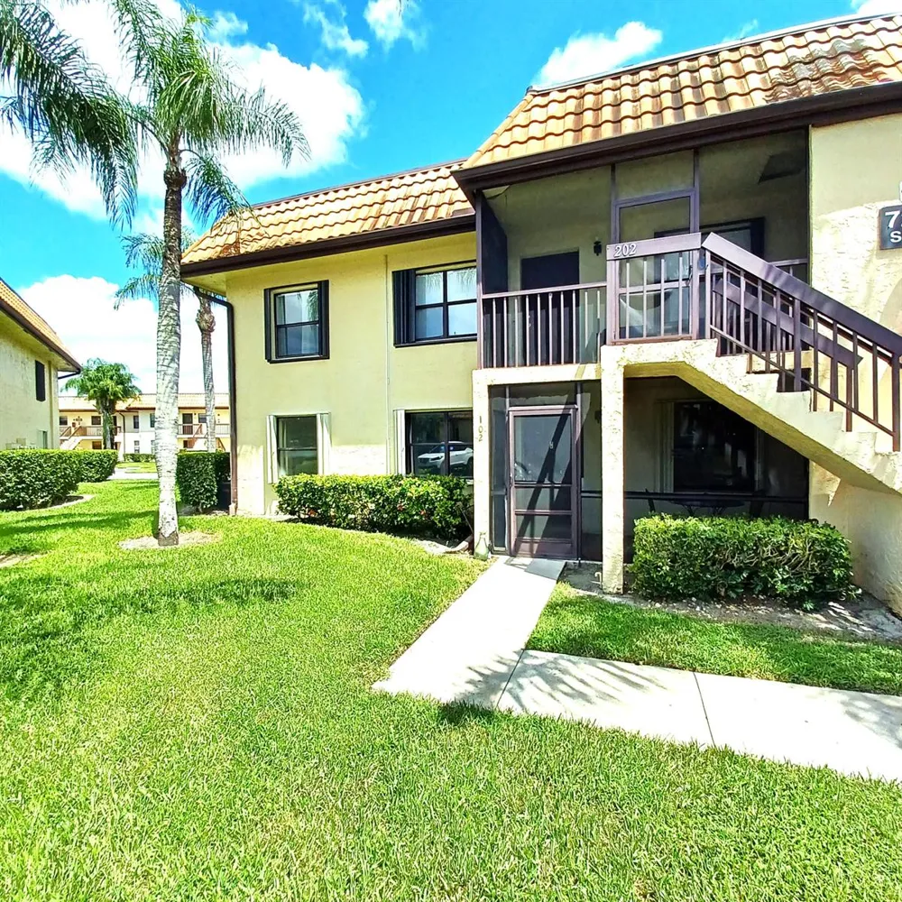 7221 Golf Colony Court #102 Lake Worth, FL 33467