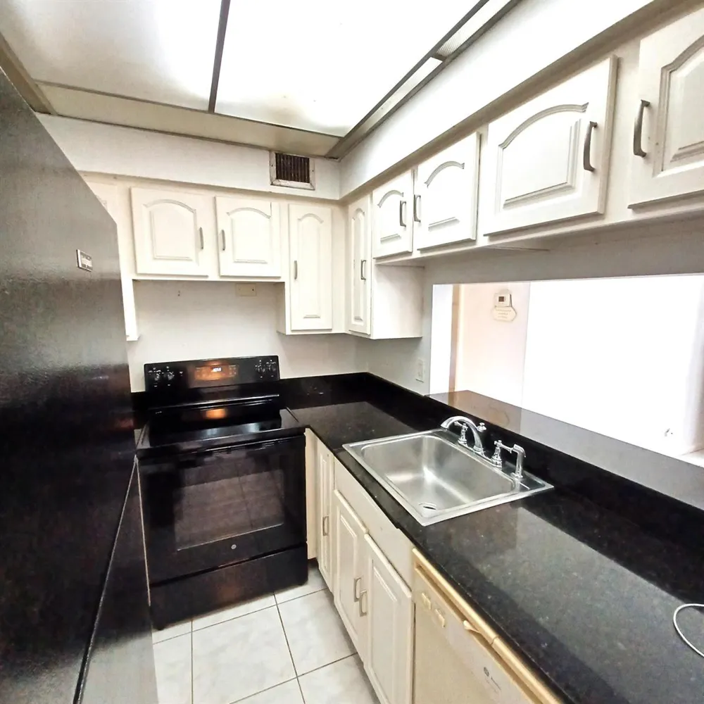 7221 Golf Colony Court #102 Lake Worth, FL 33467