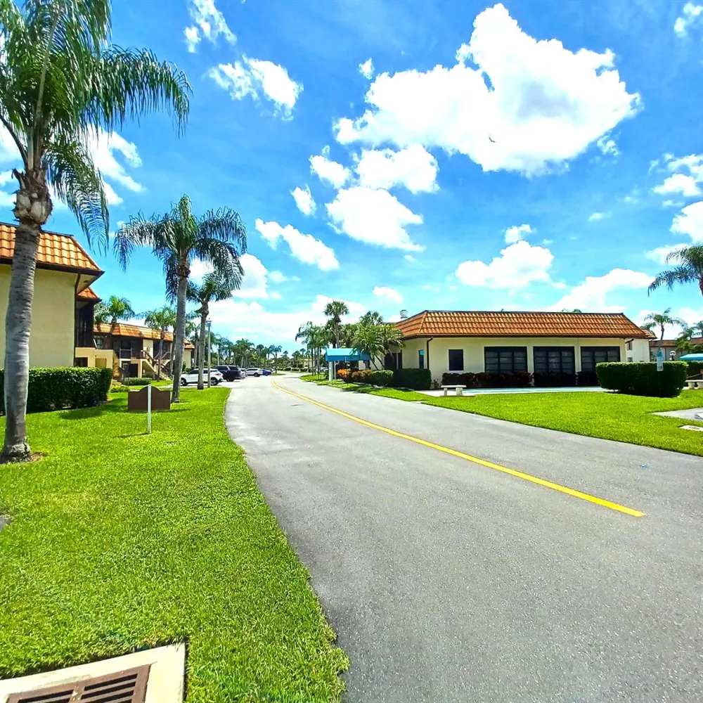 7221 Golf Colony Court #102 Lake Worth, FL 33467