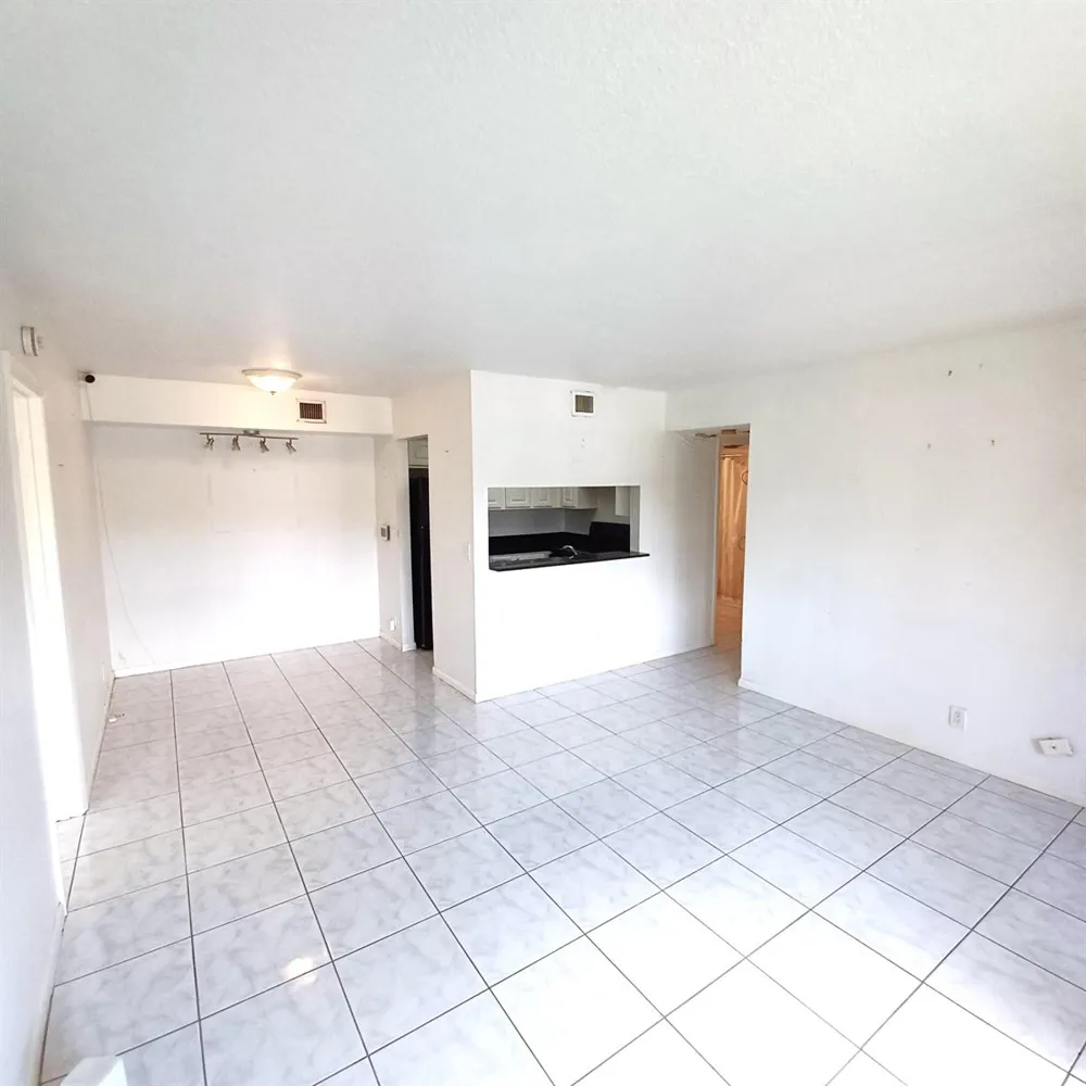7221 Golf Colony Court #102 Lake Worth, FL 33467