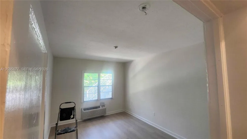847 81st St #2 Miami Beach, FL 33141