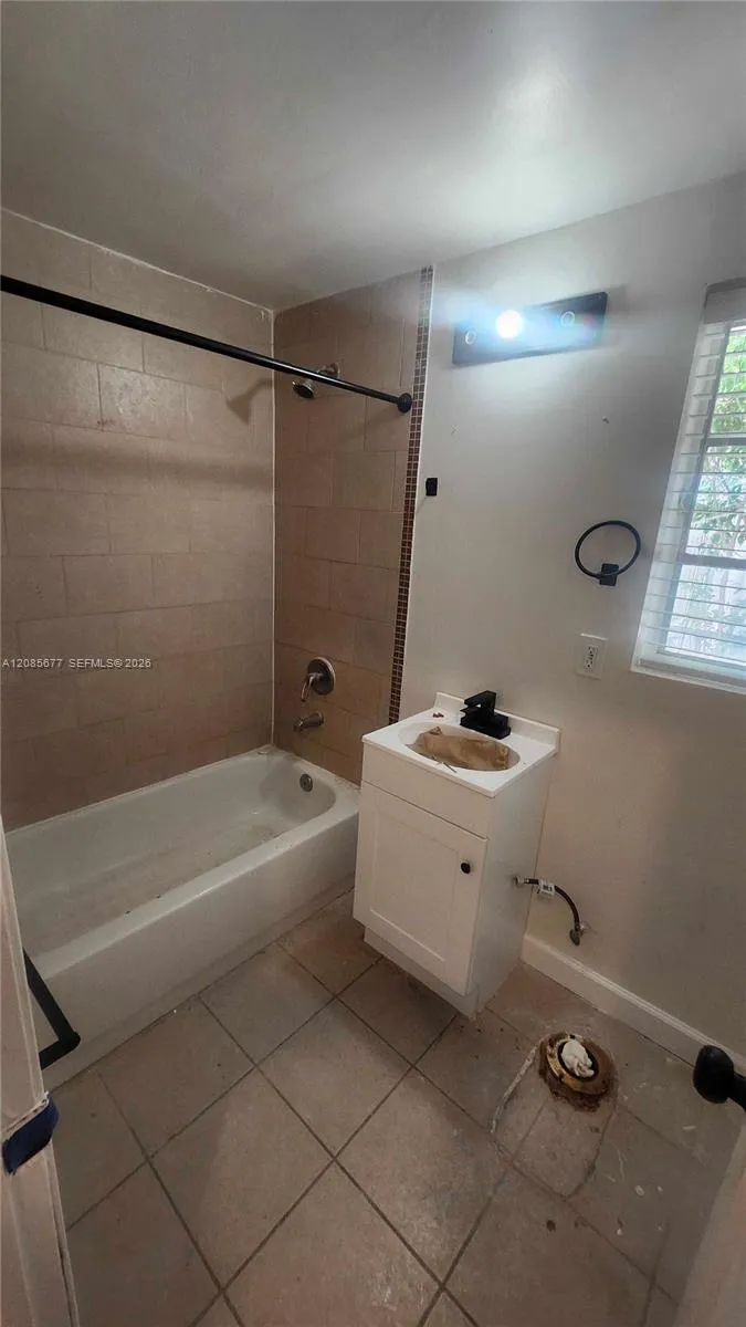 847 81st St #2 Miami Beach, FL 33141