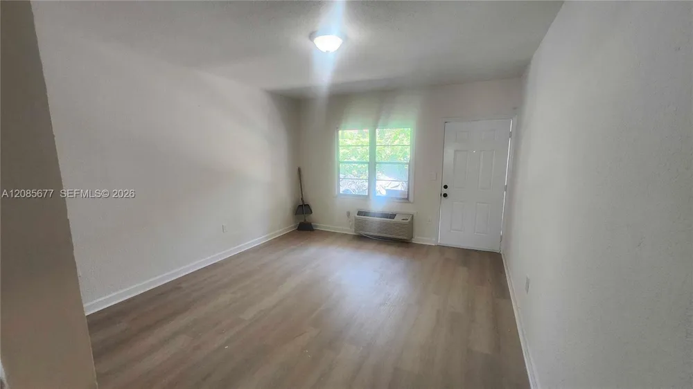 847 81st St #2 Miami Beach, FL 33141