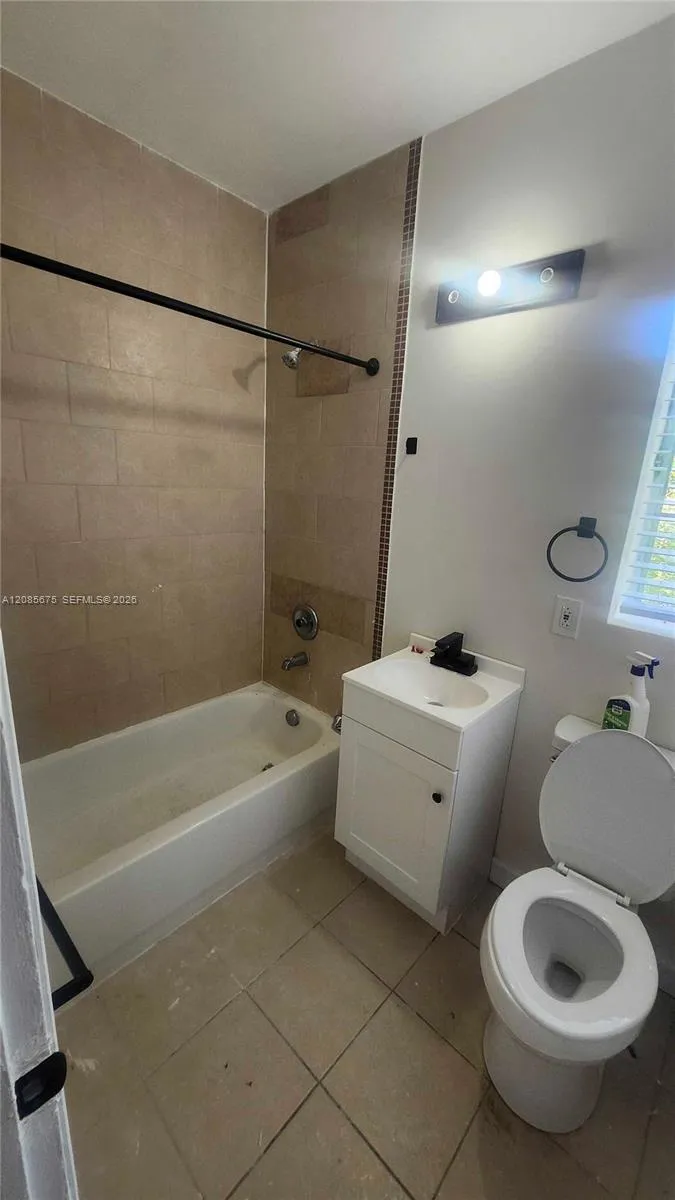 847 81st St #5 Miami Beach, FL 33141