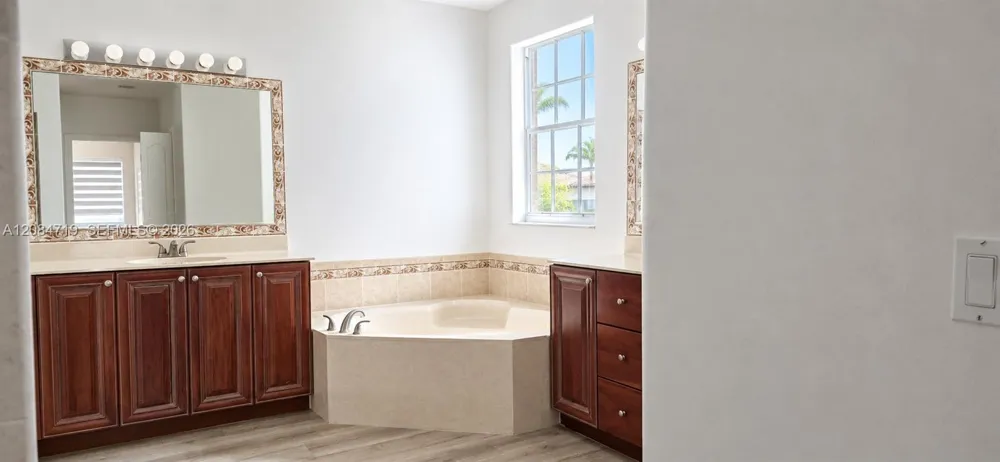 3670 SW 154th Ct Miami, FL 33185