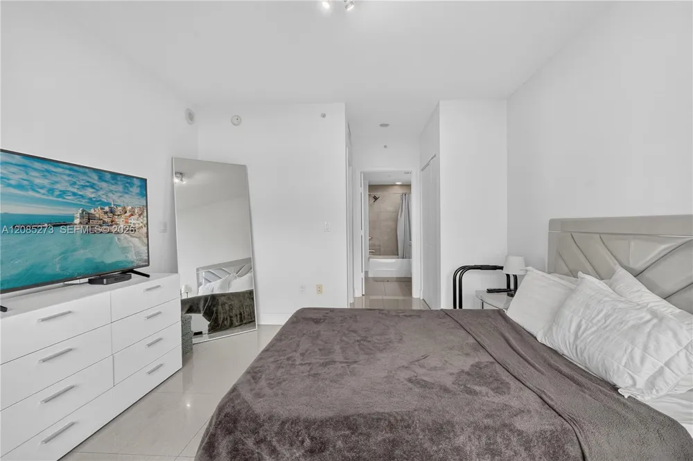 92 SW 3rd St #4407 Miami, FL 33130