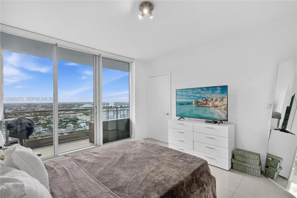 92 SW 3rd St #4407 Miami, FL 33130