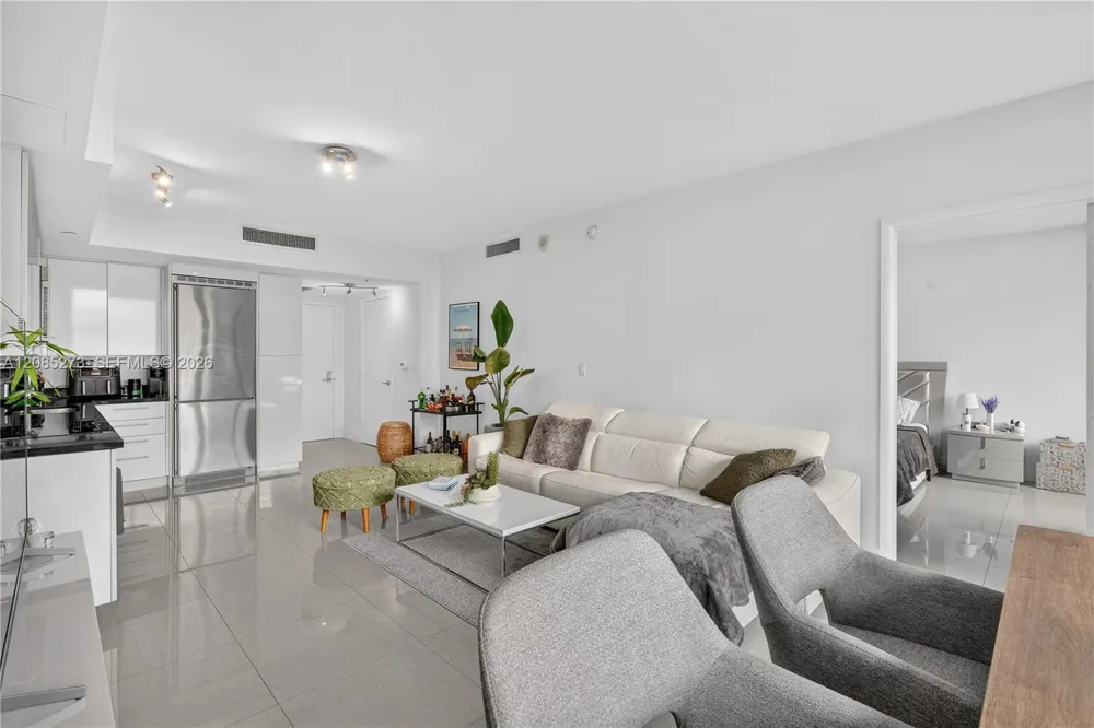92 SW 3rd St #4407 Miami, FL 33130