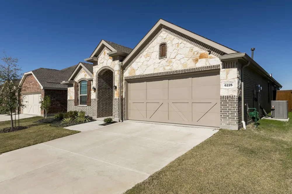 6225 Sutton Fields Trail Aubrey, TX 76227