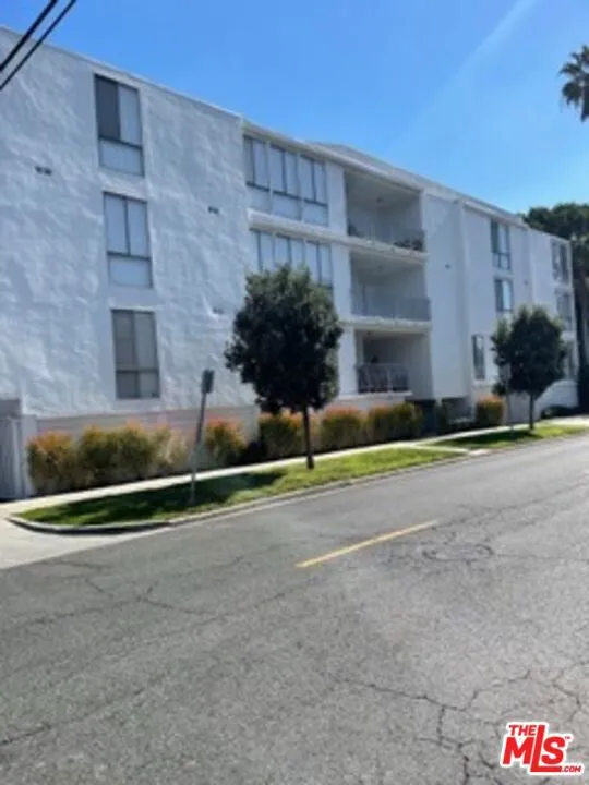 9297 BURTON WAY #C Beverly Hills, CA 90210