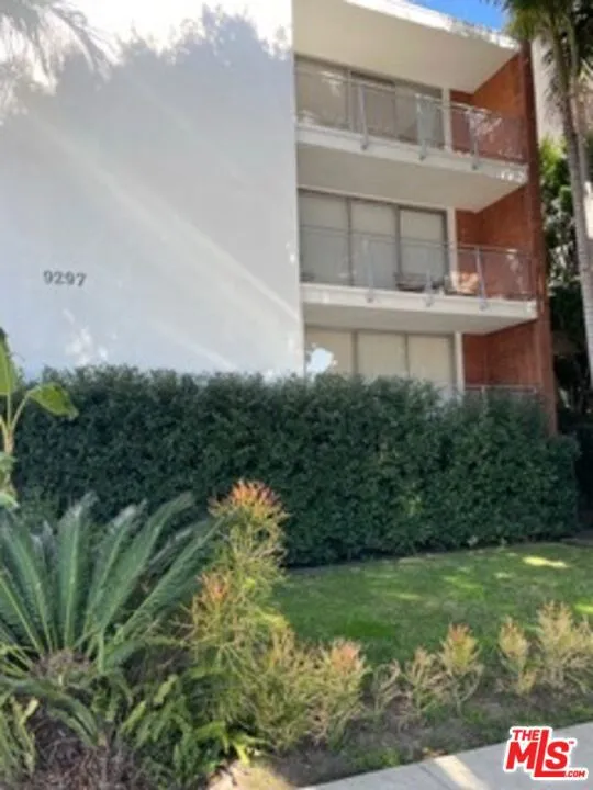 9297 BURTON WAY #C Beverly Hills, CA 90210