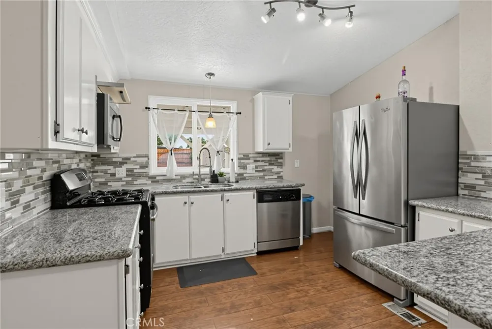 19009 Joshua Adelanto, CA 92301