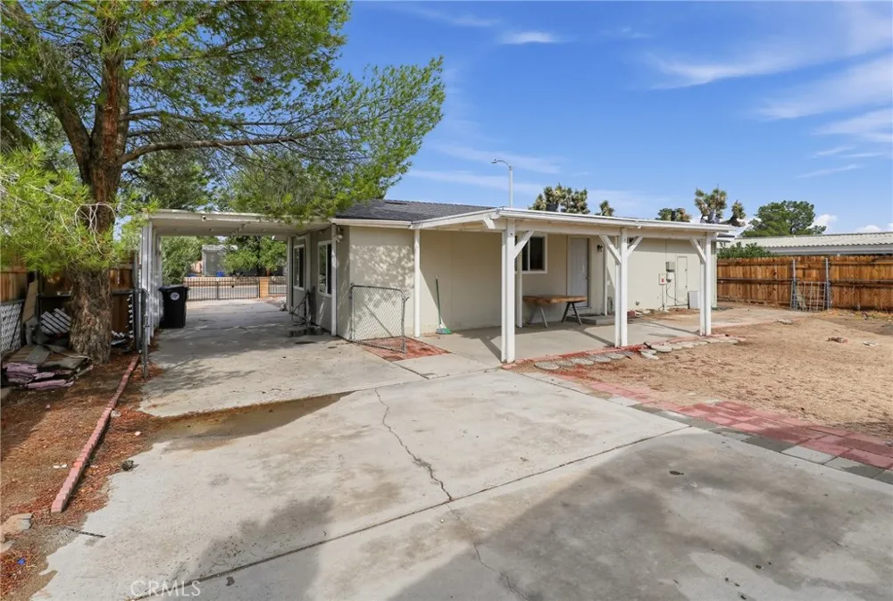 19009 Joshua Adelanto, CA 92301