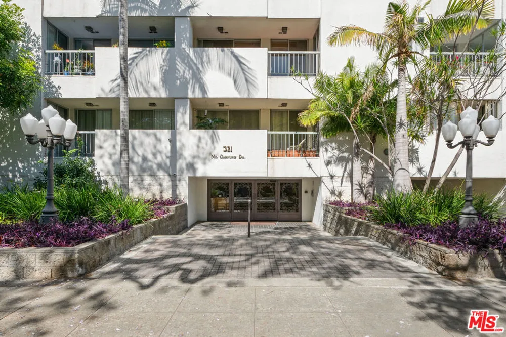321 Oakhurst Drive #601 Beverly Hills, CA 90210