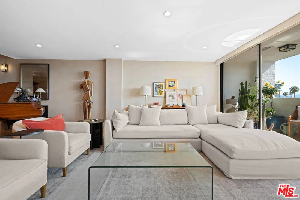 321 Oakhurst Drive #601 Beverly Hills, CA 90210
