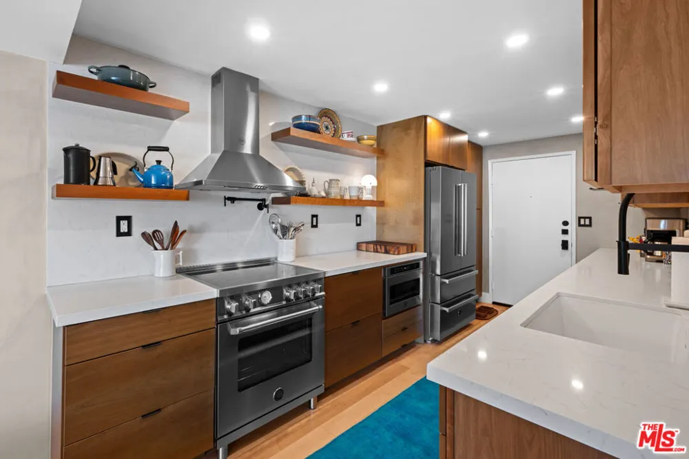 321 Oakhurst Drive #601 Beverly Hills, CA 90210
