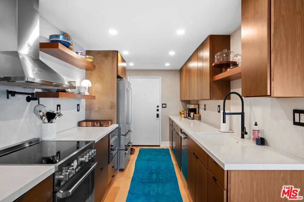 321 Oakhurst Drive #601 Beverly Hills, CA 90210