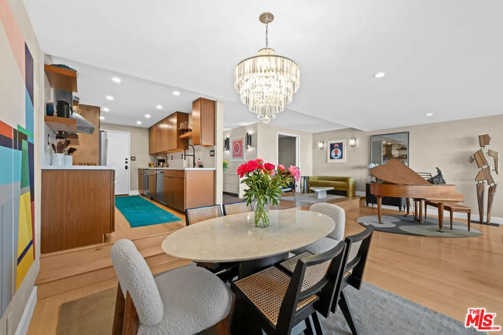 321 Oakhurst Drive #601 Beverly Hills, CA 90210