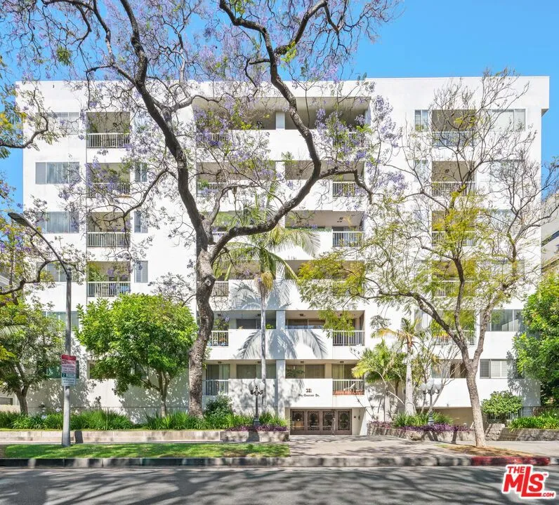 321 Oakhurst Drive #601 Beverly Hills, CA 90210