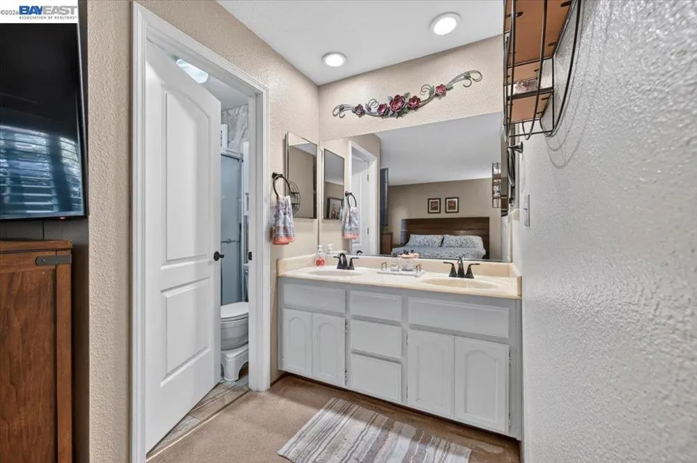 4561 Edwards Ln Castro Valley, CA 94546