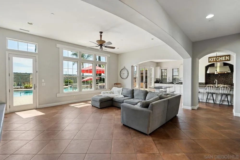 11423 Olive Knoll Court San Diego, CA 92131