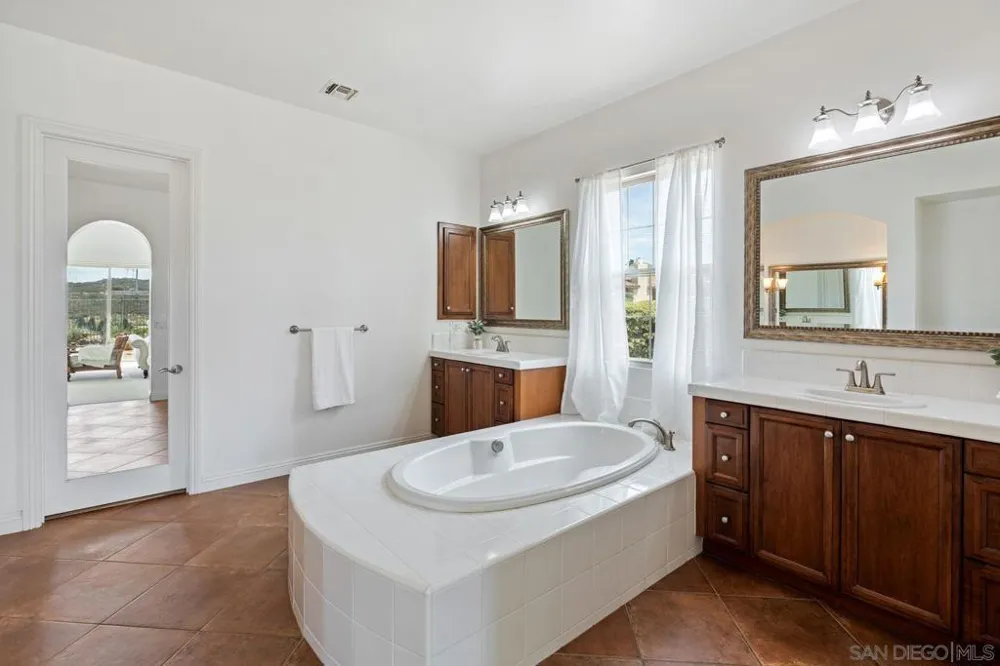 11423 Olive Knoll Court San Diego, CA 92131