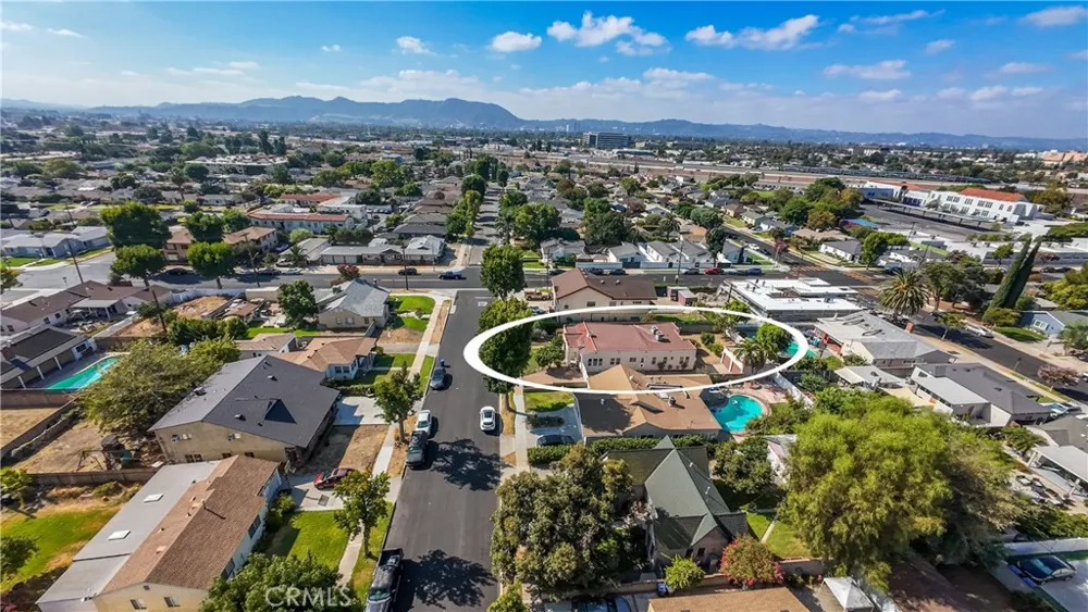 2207 Lamer Street Burbank, CA 91504