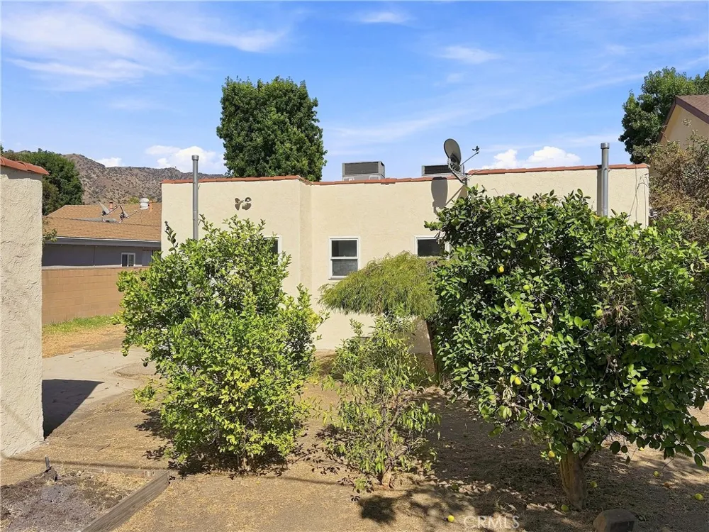 2207 Lamer Street Burbank, CA 91504