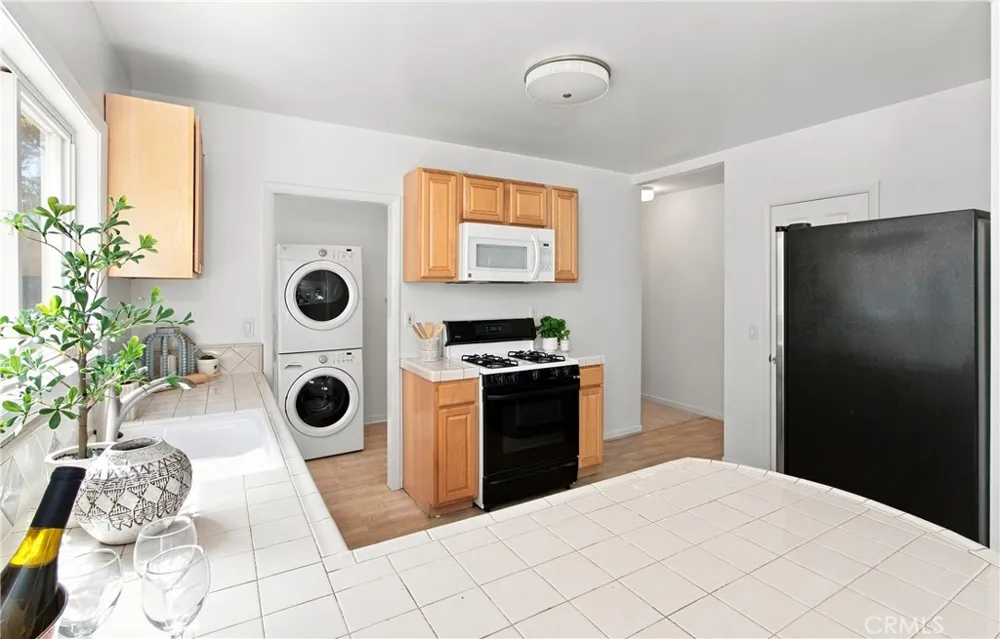 2207 Lamer Street Burbank, CA 91504