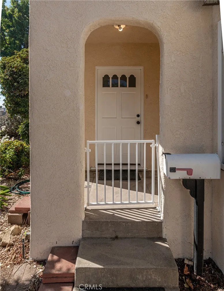 2207 Lamer Street Burbank, CA 91504