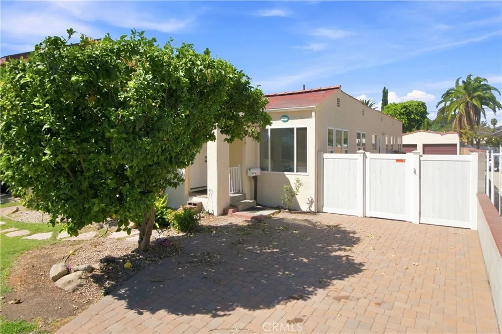2207 Lamer Street Burbank, CA 91504