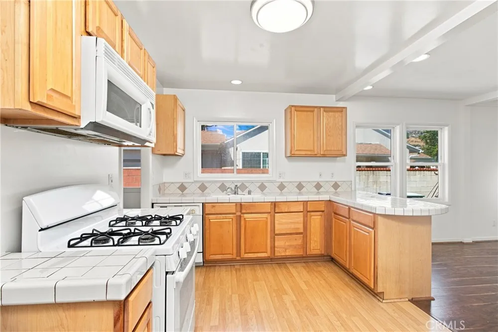 2207 Lamer Street Burbank, CA 91504
