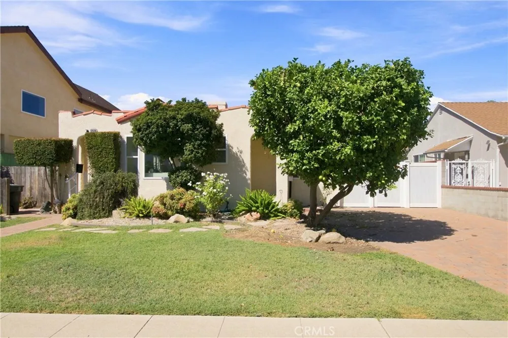 2207 Lamer Street Burbank, CA 91504