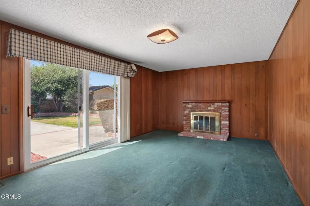 1594 Hobart Drive Camarillo, CA 93010